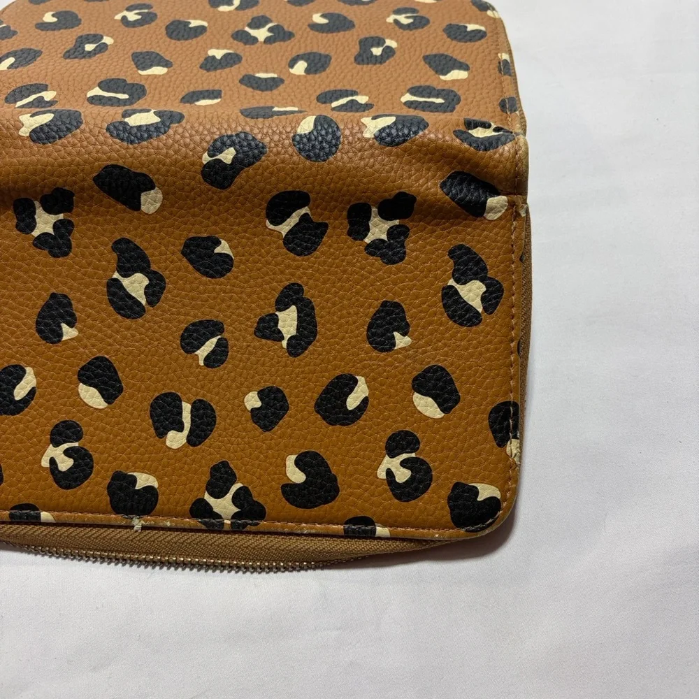Thirty one all about the Benjamin’s wallet cheetah print - Picture 6 of 9